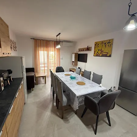 Seawave Vodice, Big For 8 Near The Beach!